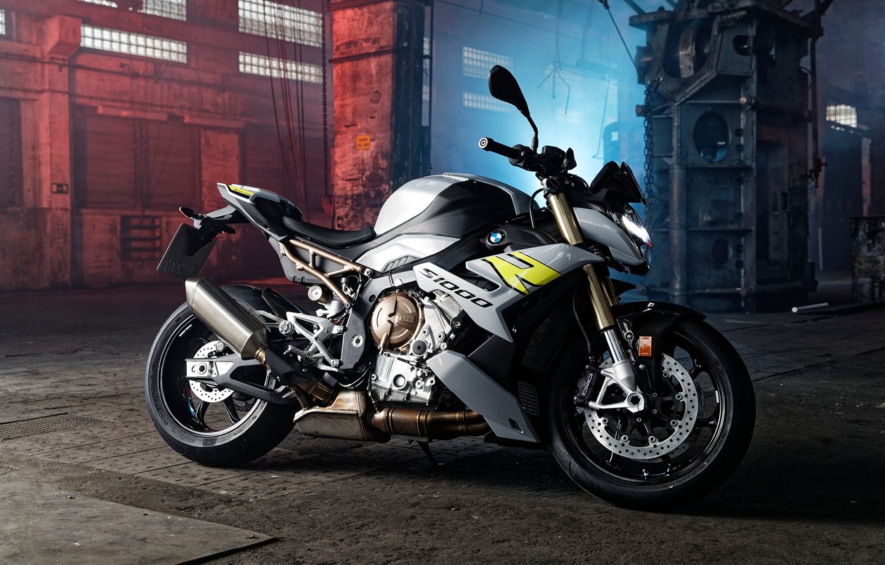 עירום בלי חשבון: S 1000 R