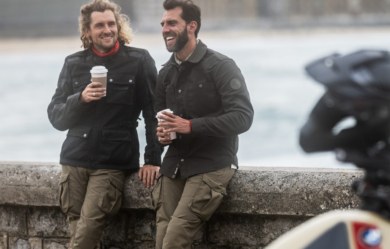 הקפה, המקינטה, הפינג'אן והאופנוע: מסע תרבותי על שני גלגלים וספל אחד