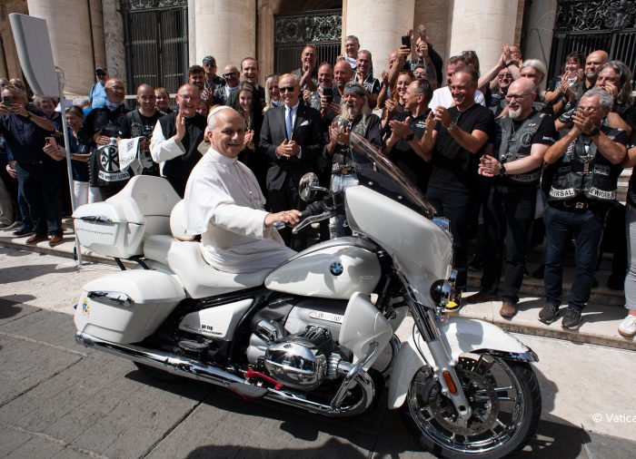 האפיפיור דוהר על R 18