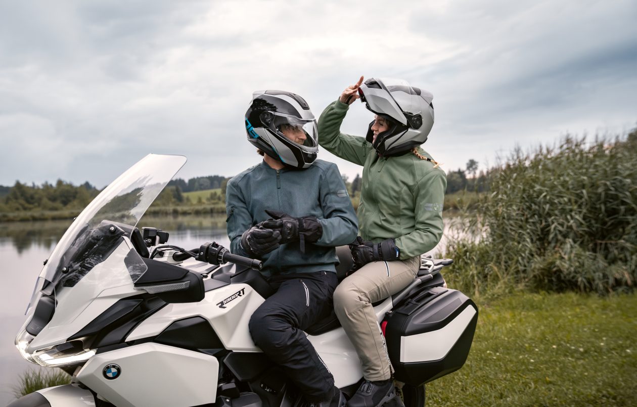 מעילי רכיבה בישראל: בין מיגון לזיעה